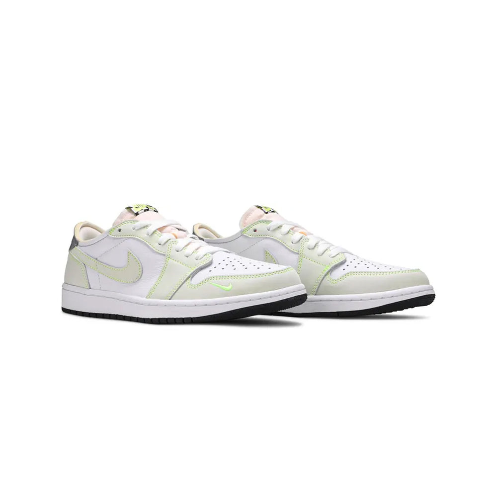 Air-Jordan-1-Low-OG-‘Ghost-Green’-front-side