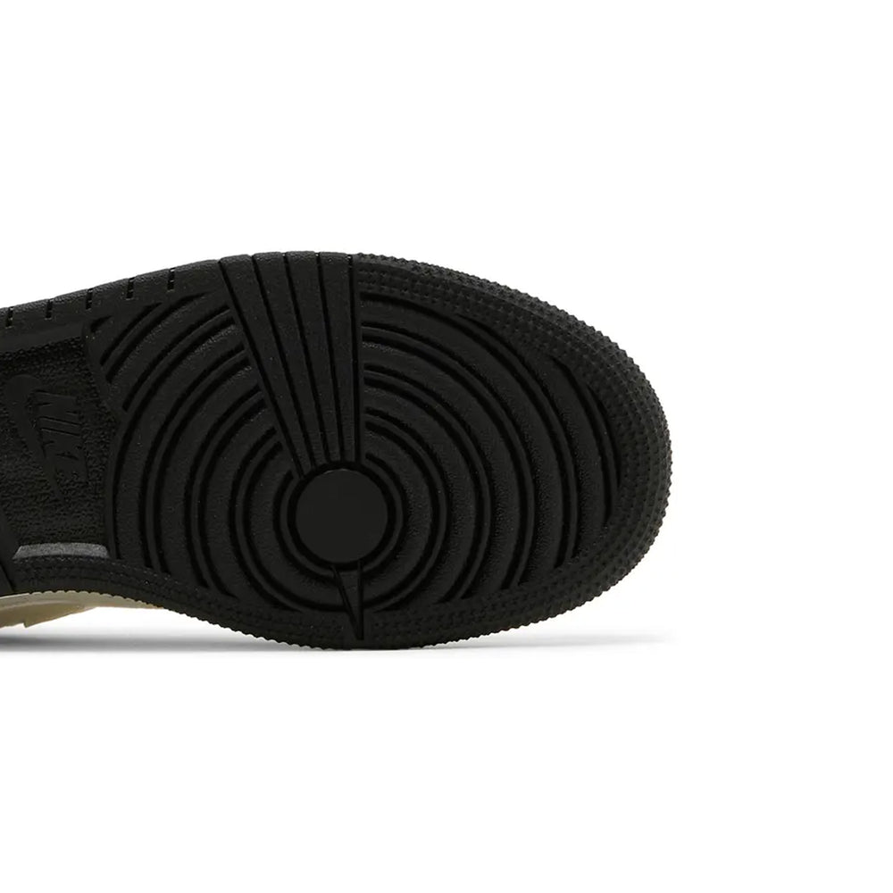 Air-Jordan-1-Low-SE-‘Paint-Splatter’-GS-sole-close-up