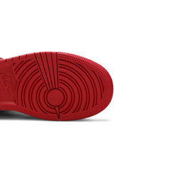 Air-Jordan-1-Mid-‘Chicago-White-Heel’-GS-sole-close-up