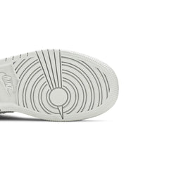 Air-Jordan-1-Mid-‘White-Camo’-GS-sole-close-up