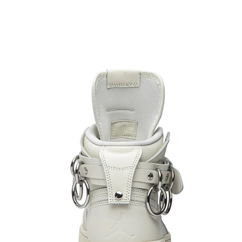 Air-Jordan-1-Retro-High-‘Comme-des-Garcons-White’-(2019)-7