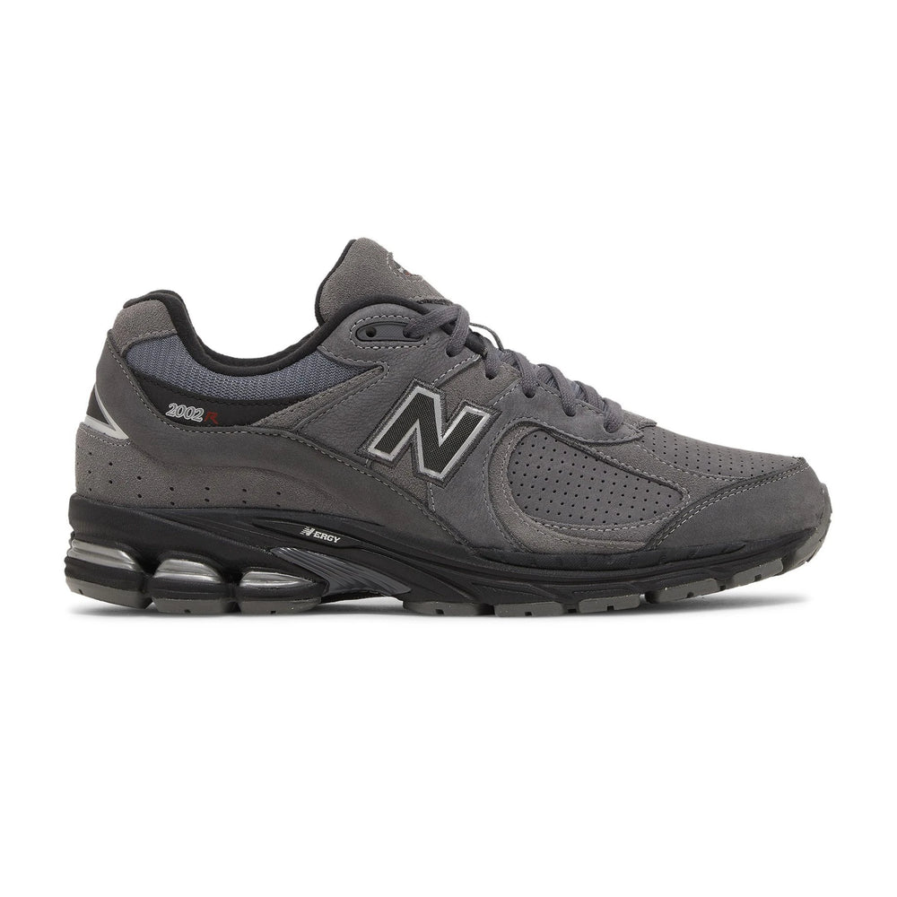 new_balance_2002r_castlerock_black_2023_1