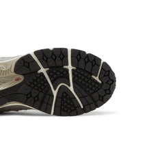 new_balance_2002r_protection_pack_grey_2023_8