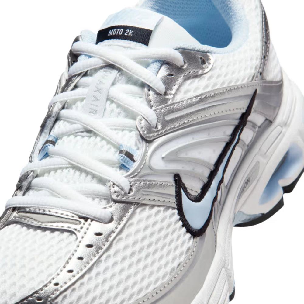 nike_air_max_moto_2k_white_silver_black_hydrogen_blue_womens_2026_8