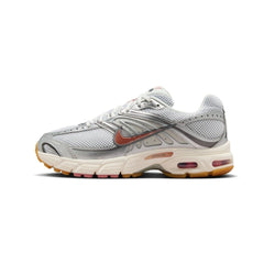 nike_air_max_moto_2k_white_silver_metallic_red_bronze_womens_2026_3