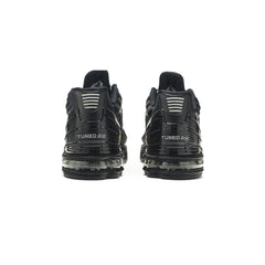 nike_air_max_plus_3_black_wolf_grey_2019_4