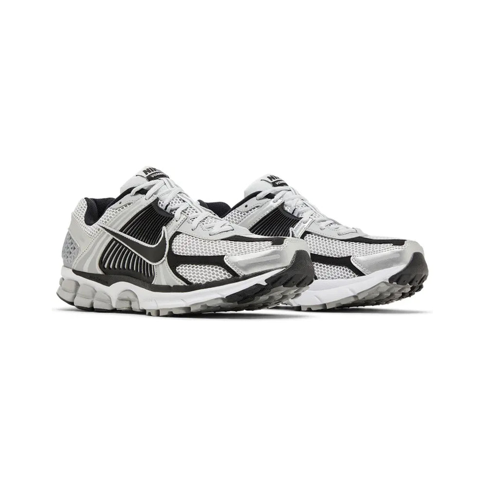 Nike-Air-Zoom-Vomero-5-Metallic-Silver-Black-2