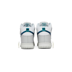 Nike-Dunk-High-‘FLS’-W-(2022)-4