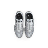 nike_p_6000_metallic_silver_summit_white_wolf_grey_2025_4
