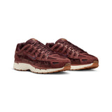 Nike-P-6000-SE-Dark-Pony-Metallic-Gold-2
