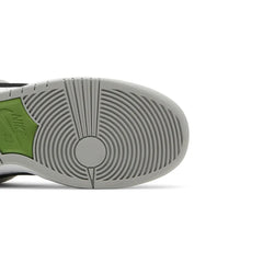 Nike-SB-Dunk-Low-‘Chlorophyll’-(2022)-8