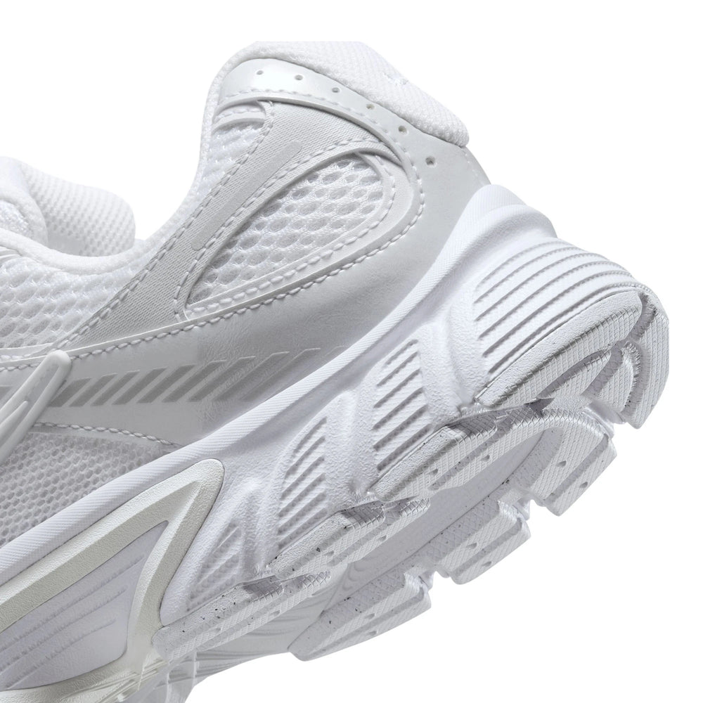nike_v5_rnr_white_metallic_silver_2025_8