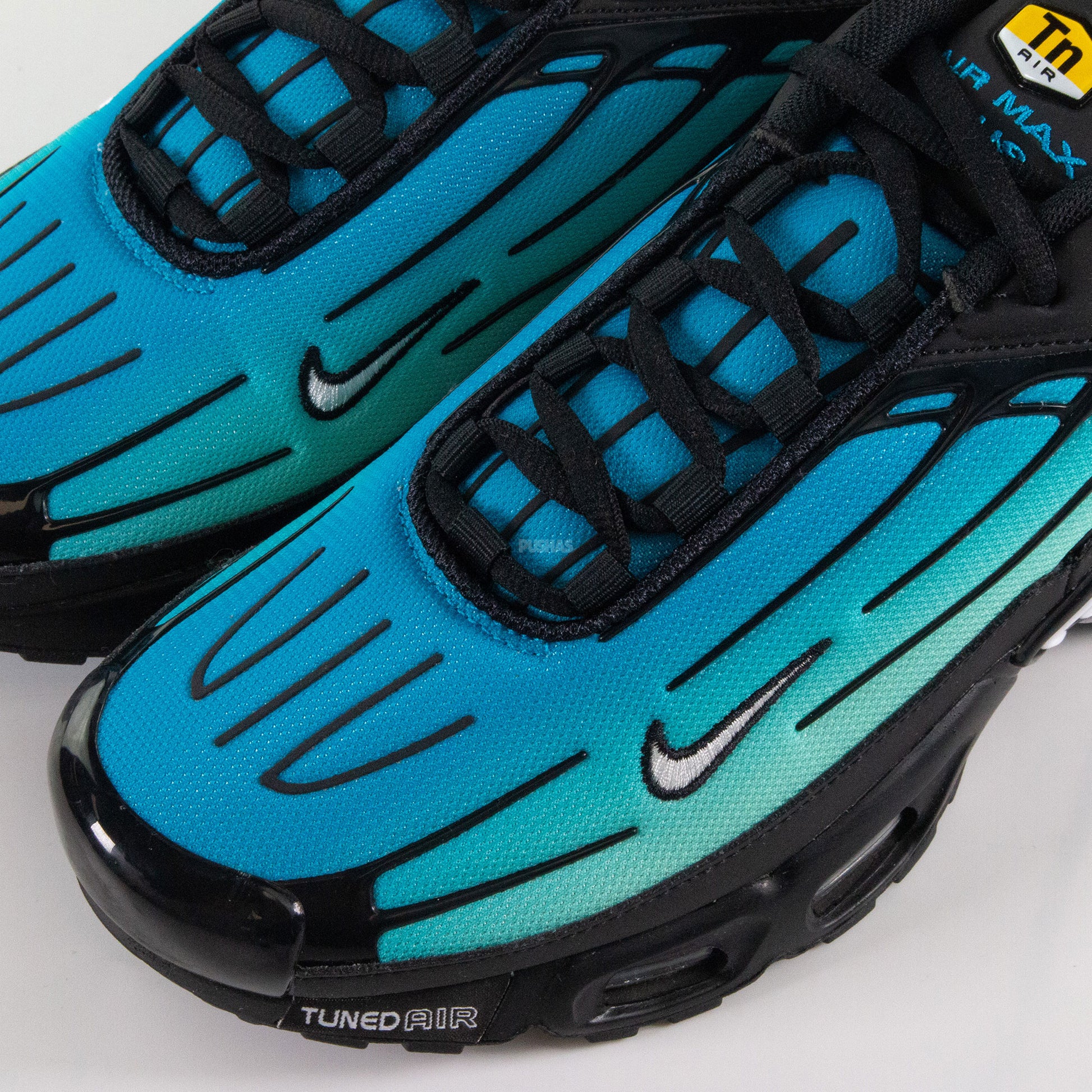Air max plus emerald sales