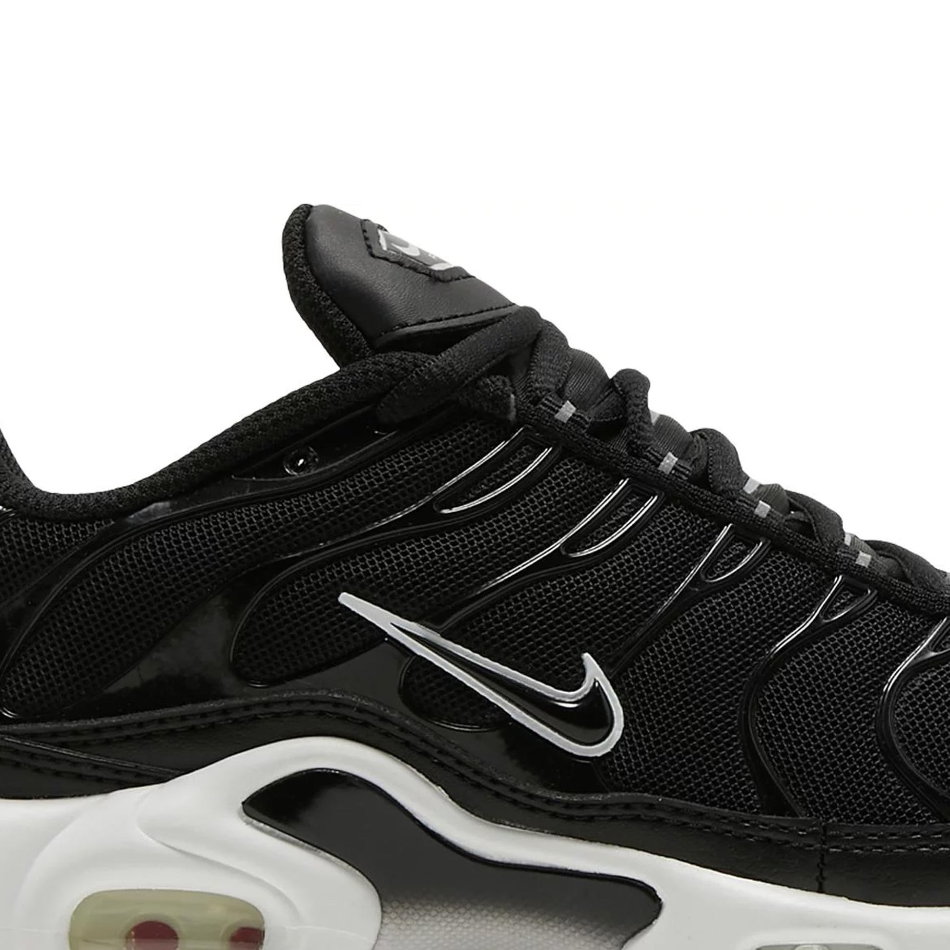 Nike air max plus black and white womens discount