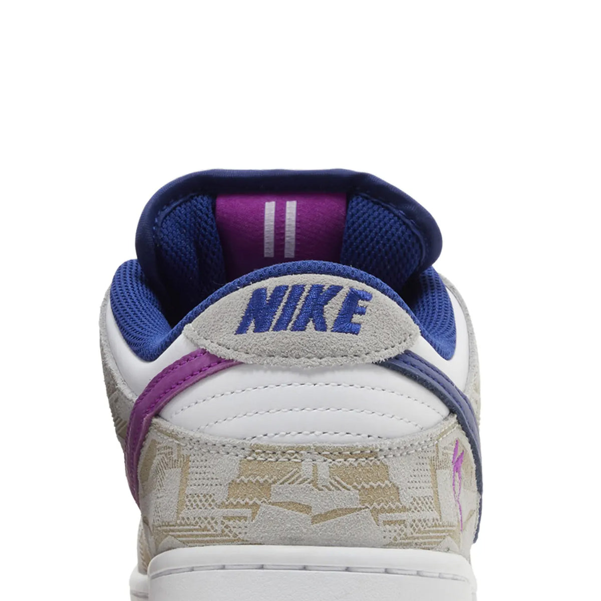 Nike SB Dunk Low 