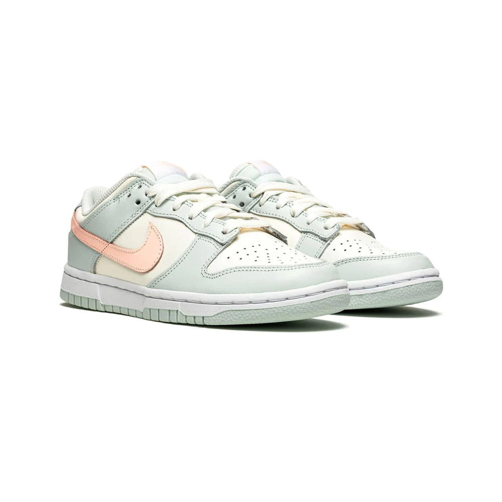 dunk_low_barely_green_w_2