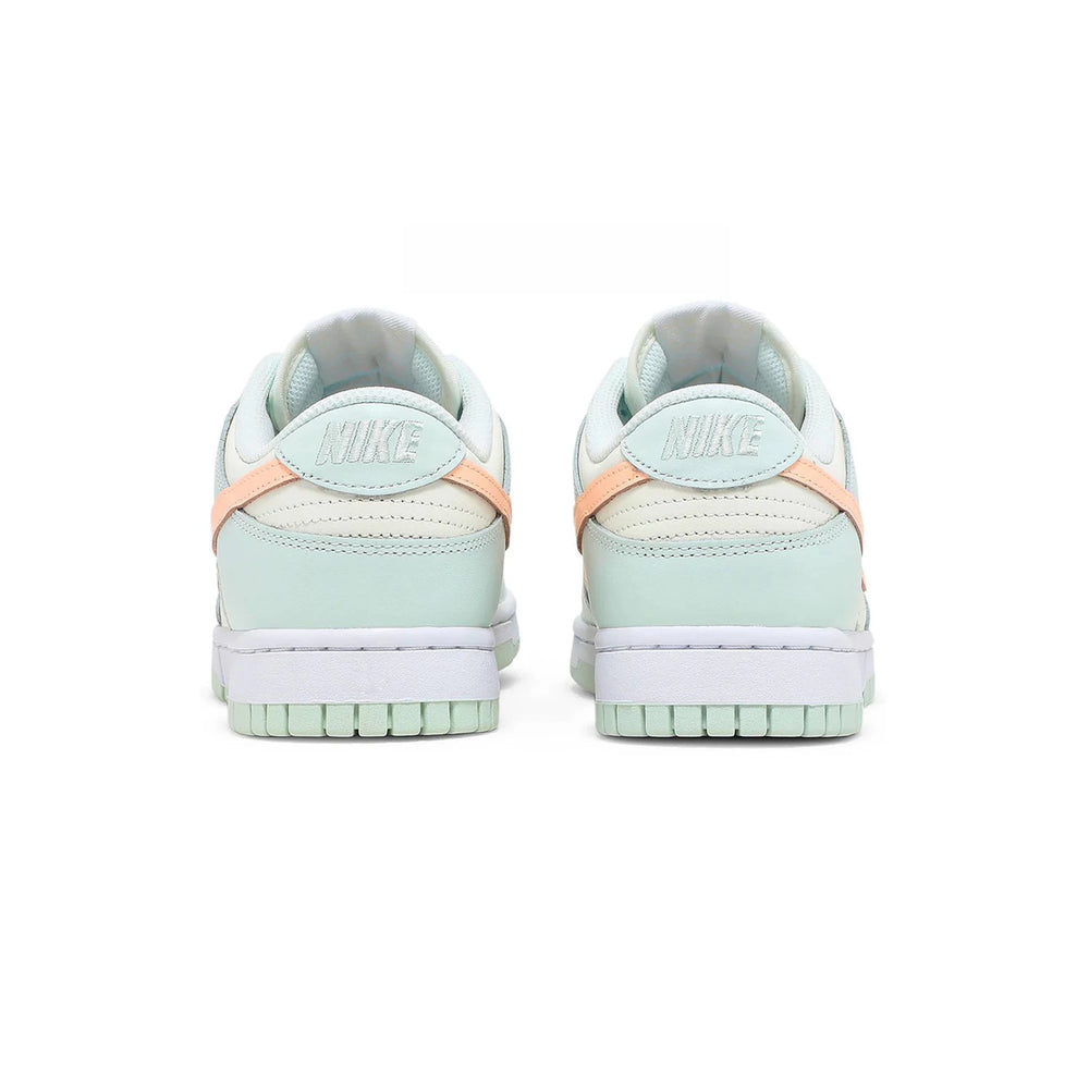 dunk_low_barely_green_w_4
