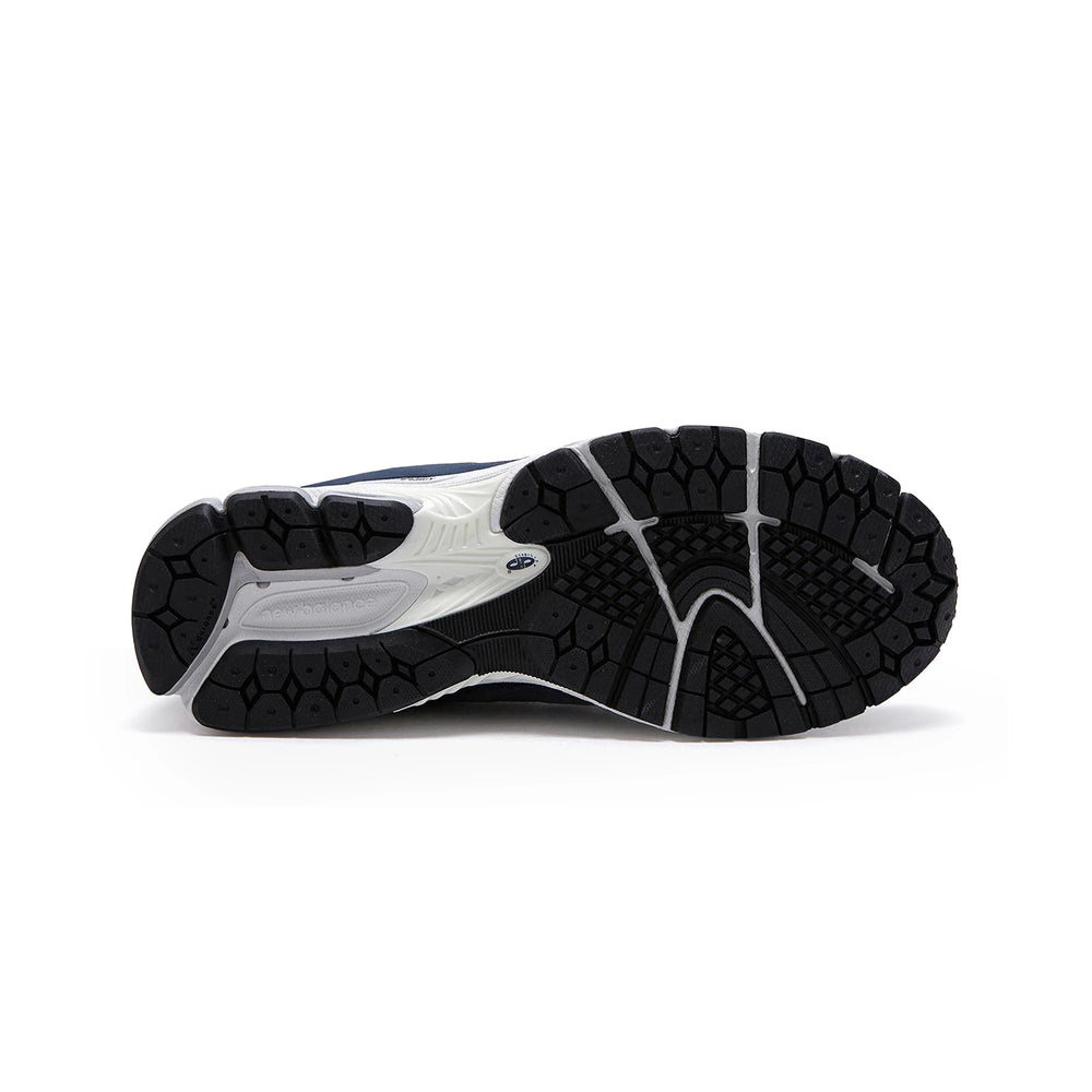 new_balance_2002r_dark_navy_black_2024_12