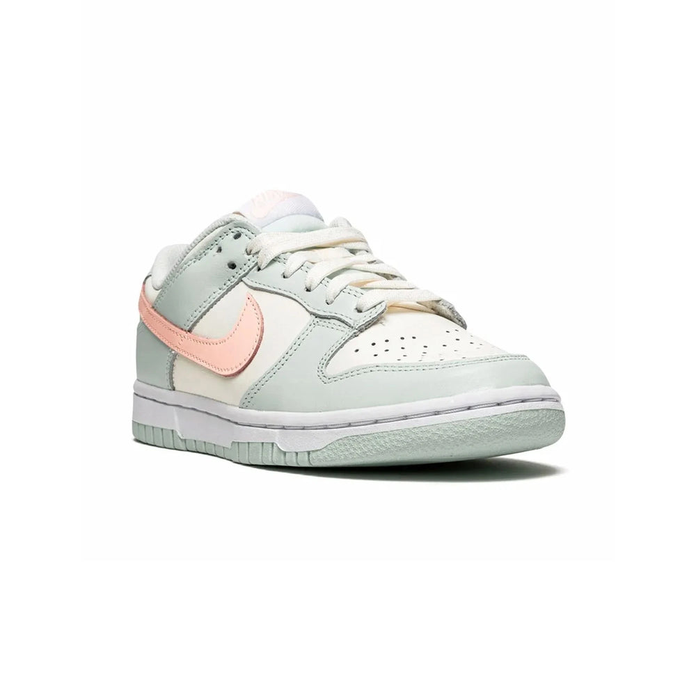 dunk_low_barely_green_w_7
