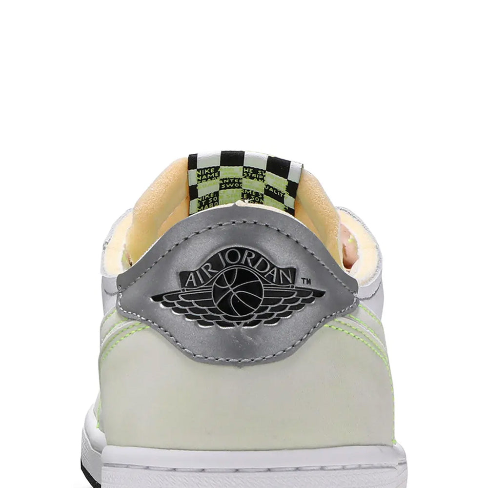 Air-Jordan-1-Low-OG-‘Ghost-Green’-back-close-up