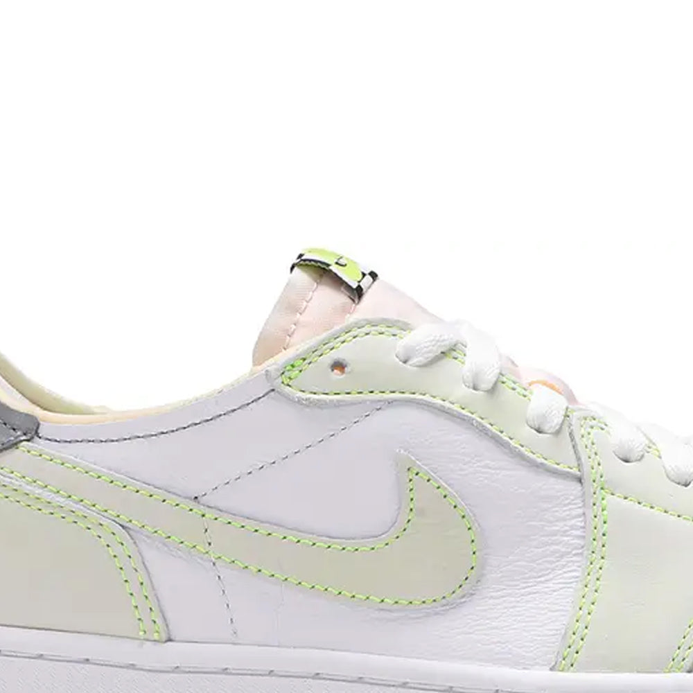 Air-Jordan-1-Low-OG-‘Ghost-Green’-side-close-up
