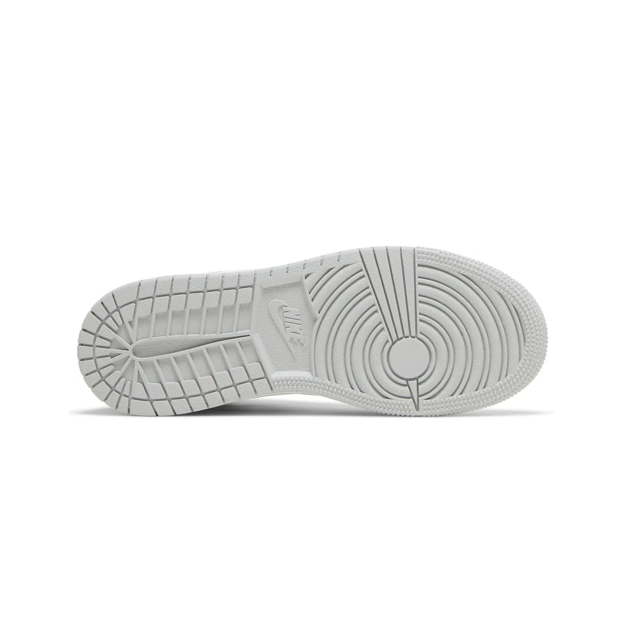 Air-Jordan-1-Retro-High-OG-‘Stage-Haze’-GS-(2022)-sole
