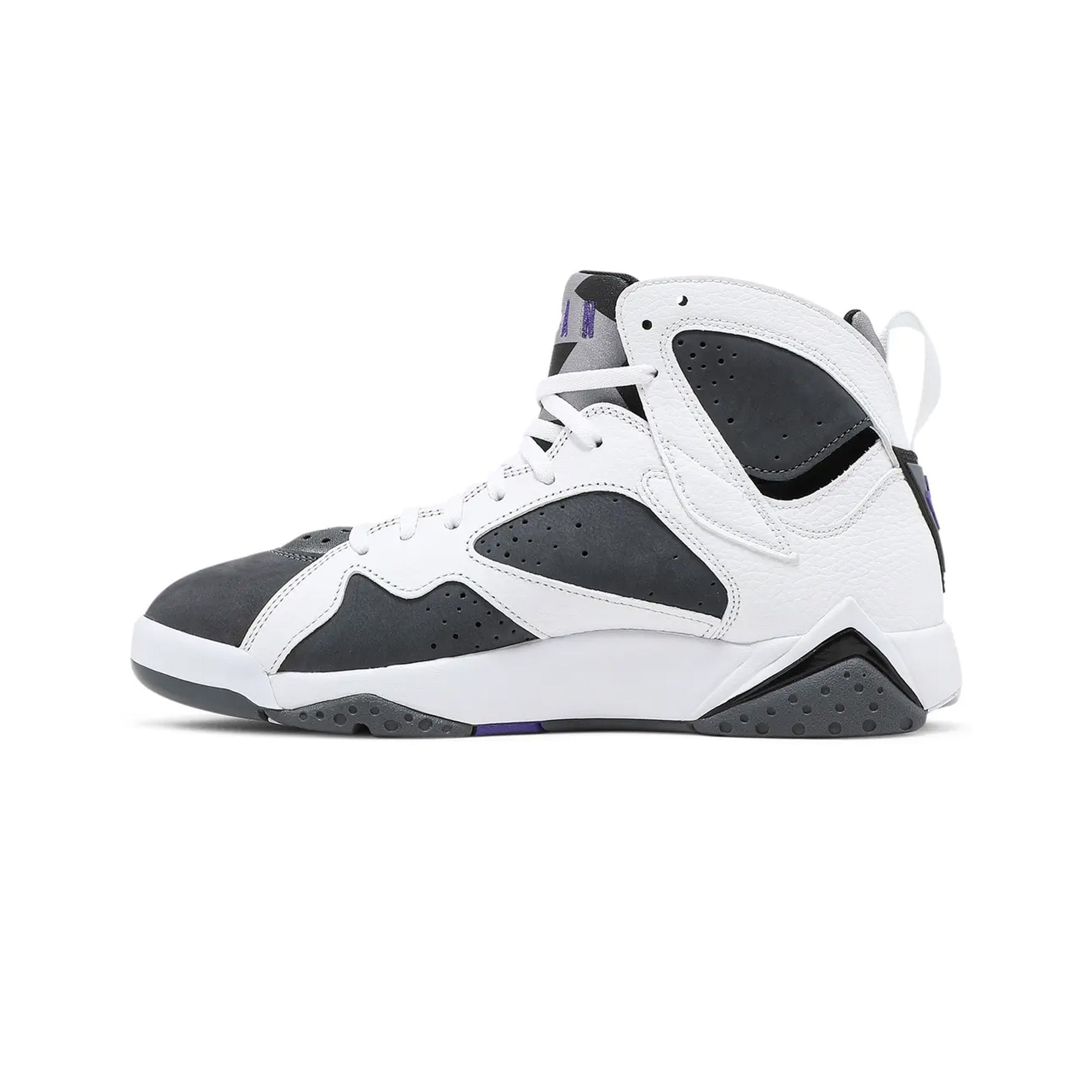 Air-Jordan-7-Retro-‘Flint’-(2021)-side-2