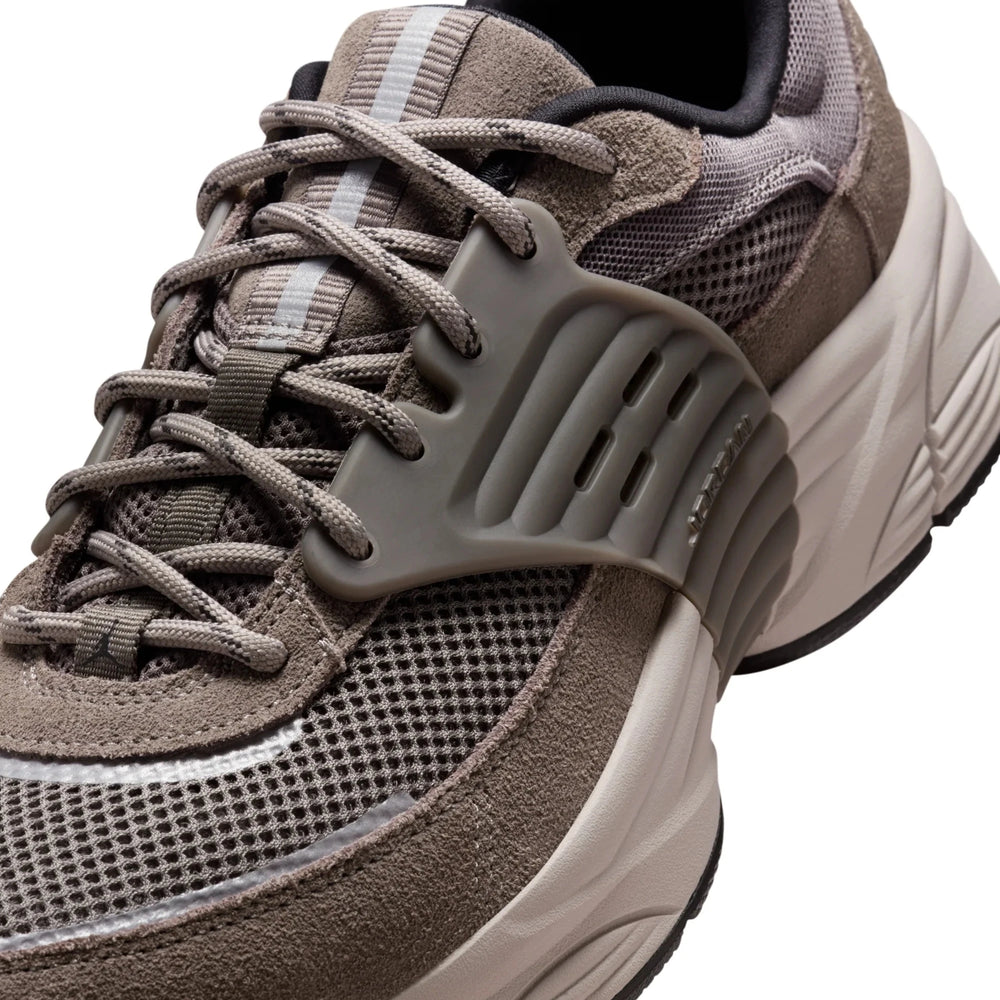 air_jordan_trunner_os_cave_stone_2025_6