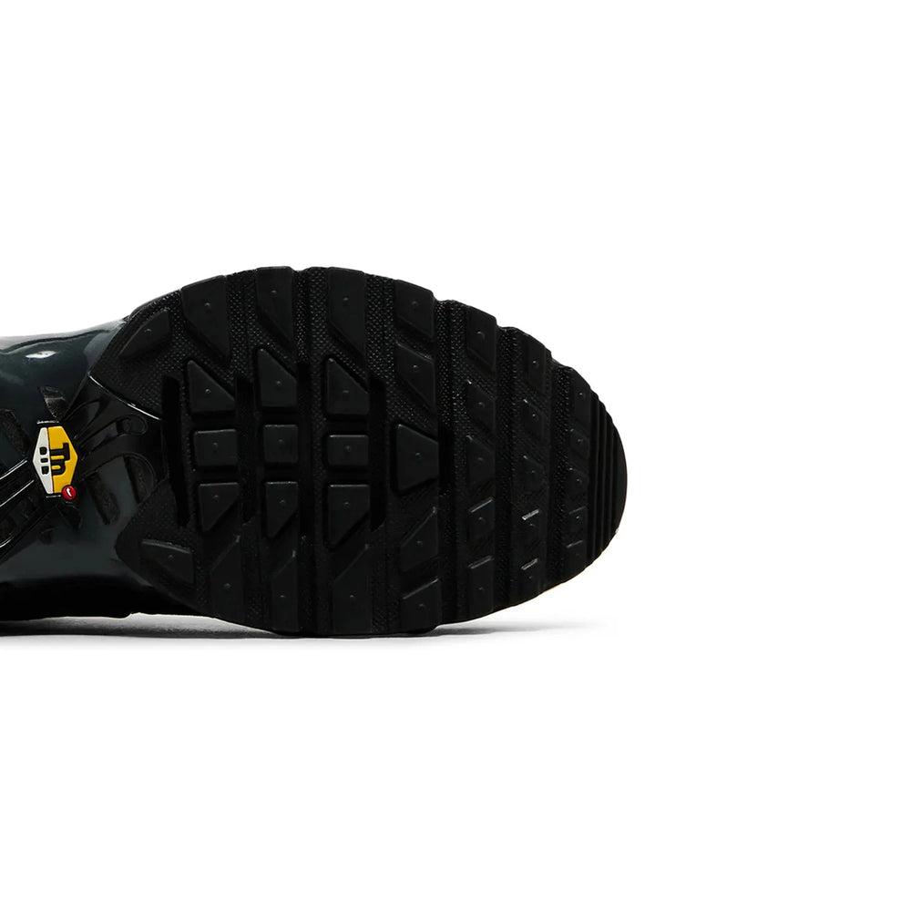 air_max_plus_black_gradient_red_2019_7