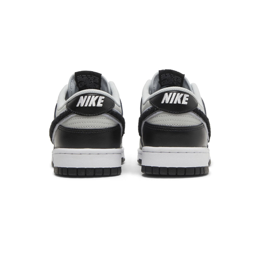 dunk_low_chenille_swoosh_black_grey_2022_4