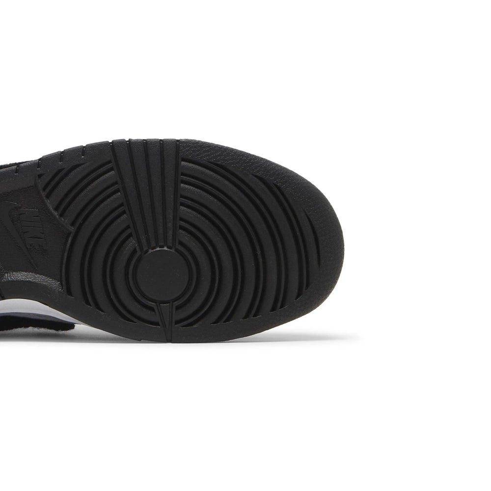 dunk_low_chenille_swoosh_black_grey_2022_7
