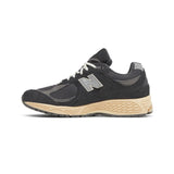 new_balance_2002r_black_dark_grey_2022_3