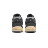 new_balance_2002r_black_dark_grey_2022_4