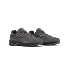 new_balance_2002r_castlerock_black_2023_2