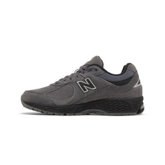 new_balance_2002r_castlerock_black_2023_3