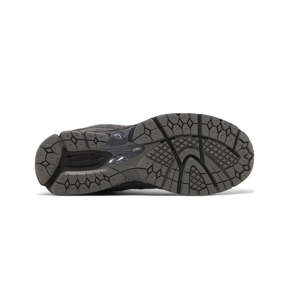new_balance_2002r_castlerock_black_2023_5