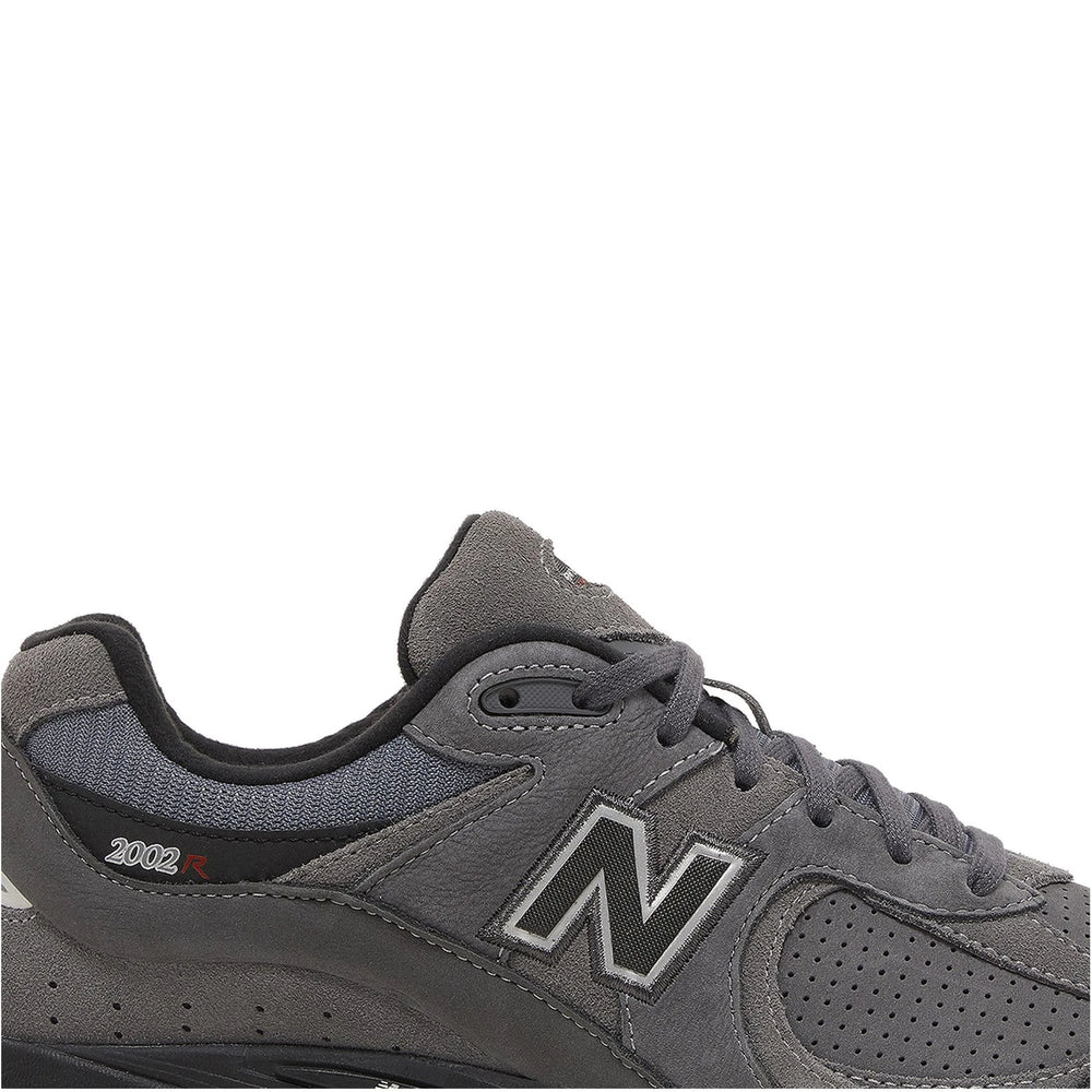 new_balance_2002r_castlerock_black_2023_6