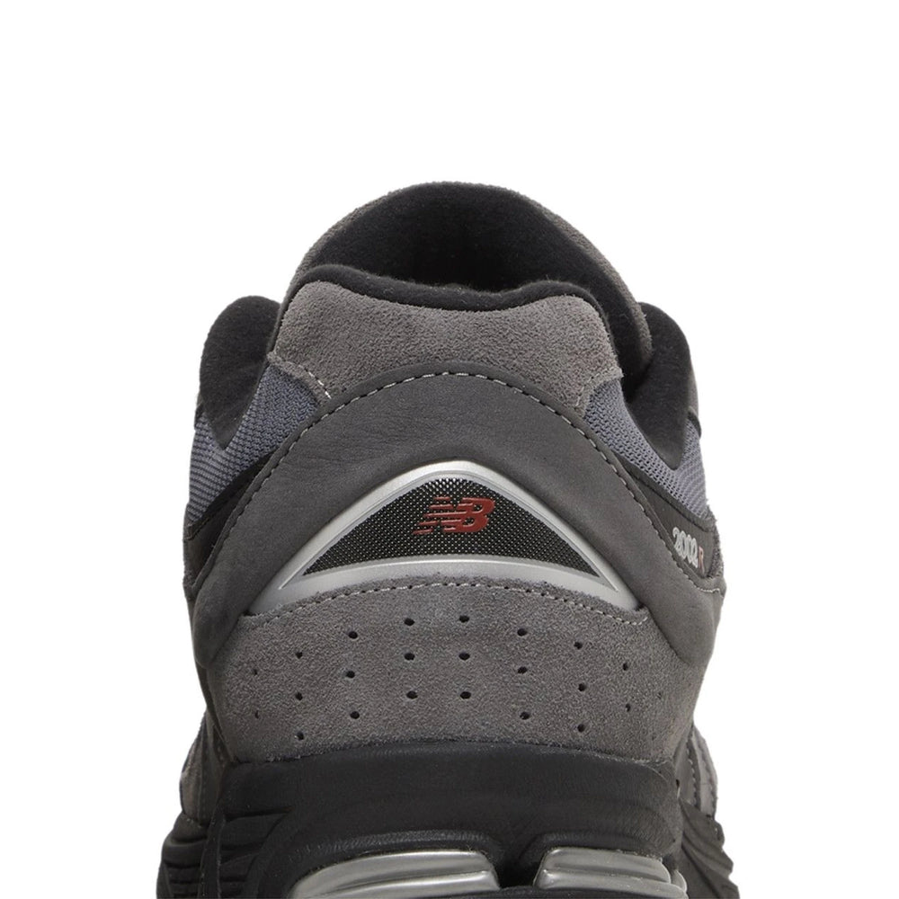new_balance_2002r_castlerock_black_2023_7