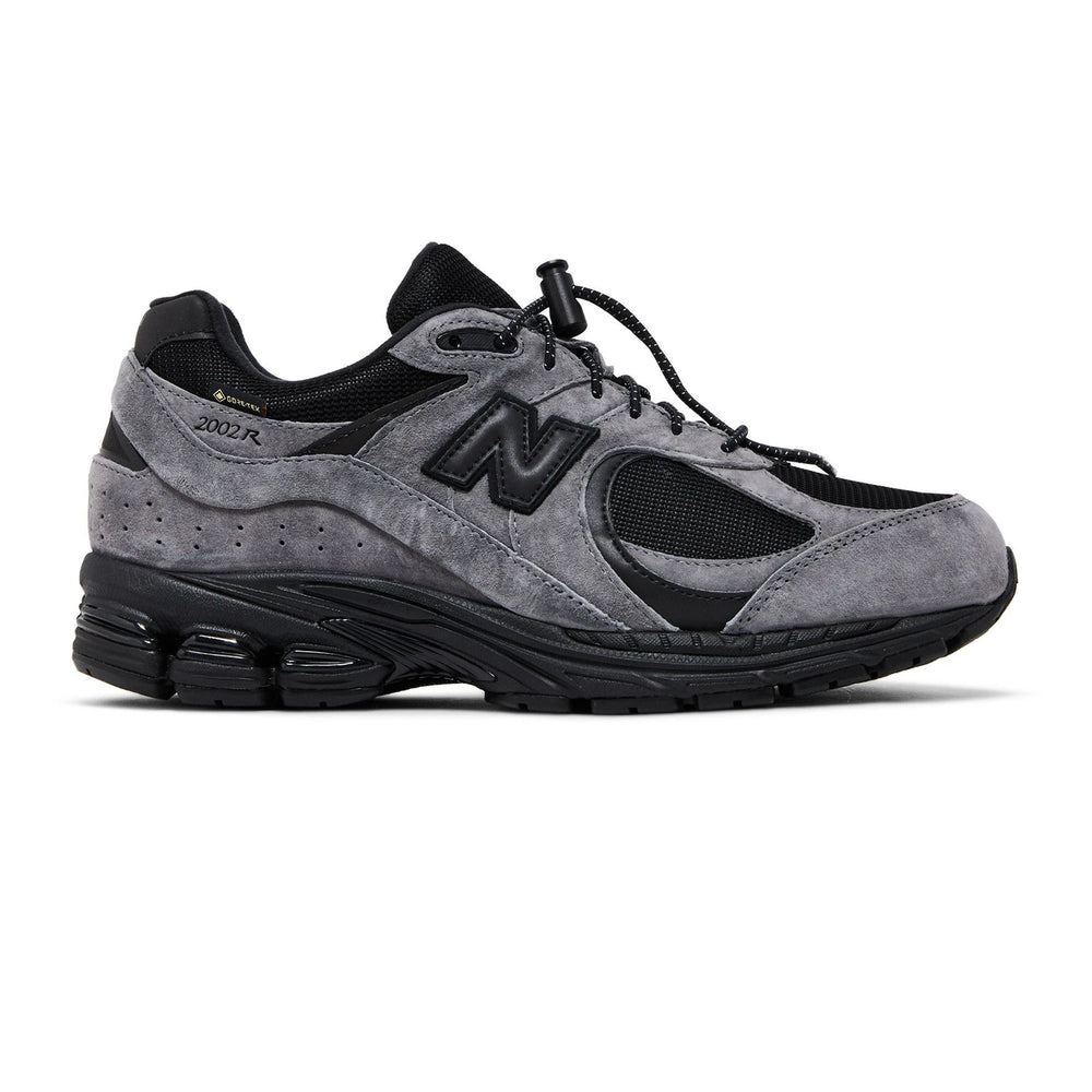 new_balance_2002r_gore_tex_jjjjound_charcoal_2024_1
