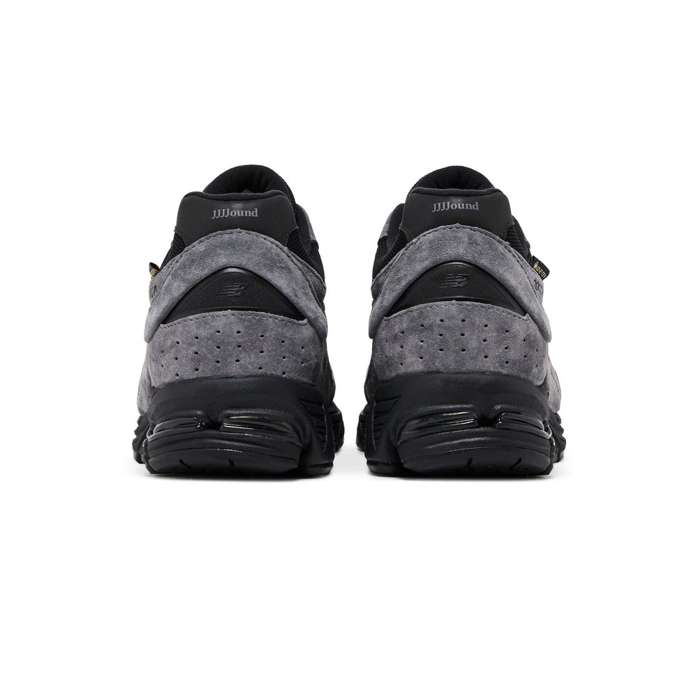 new_balance_2002r_gore_tex_jjjjound_charcoal_2024_4
