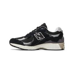 new_balance_2002r_protection_pack_black_grey_3