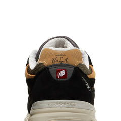 New-Balance-990v3-‘MiUSA-Black-Tan’-(2023)-back-close-up