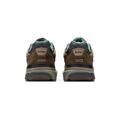 New-Balance-990v3-‘MiUSA-Bodega-Here-To-Stay’-(2021)-4