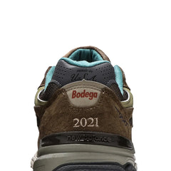 New-Balance-990v3-‘MiUSA-Bodega-Here-To-Stay’-(2021)-6