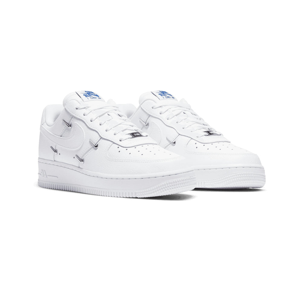 nike_air_force_1_07_lx_white_hyper_royal_black_2020_2