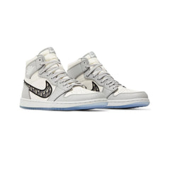 Nike-Air-Jordan-1-Retro-High-x-DIOR-‘Wolf-Grey’-(2020)-front-side