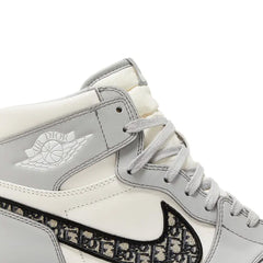 Nike-Air-Jordan-1-Retro-High-x-DIOR-‘Wolf-Grey’-(2020)-side-close-up