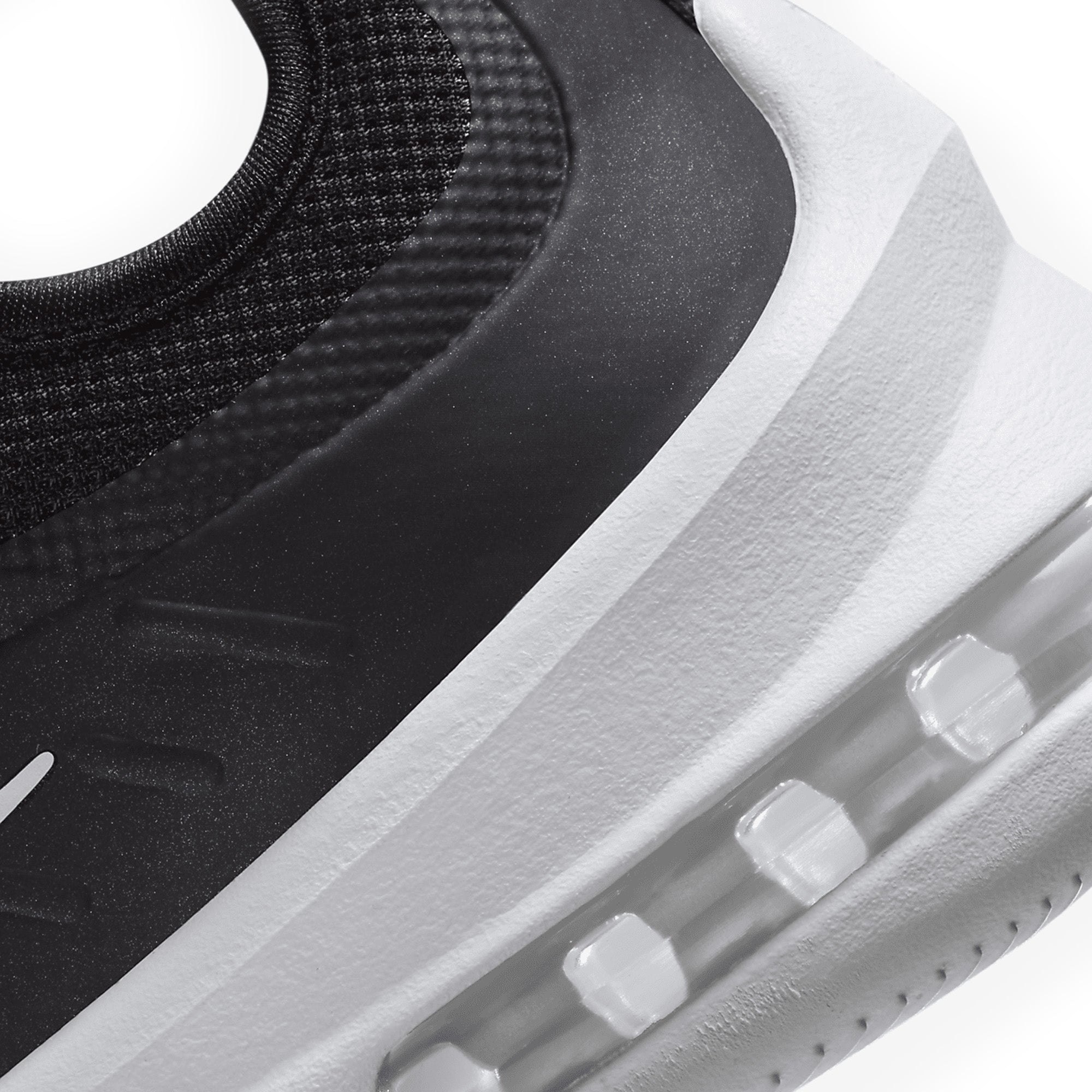 Nike-Air-Max-Axis-'Black-white'-(2020)-heel-close-up