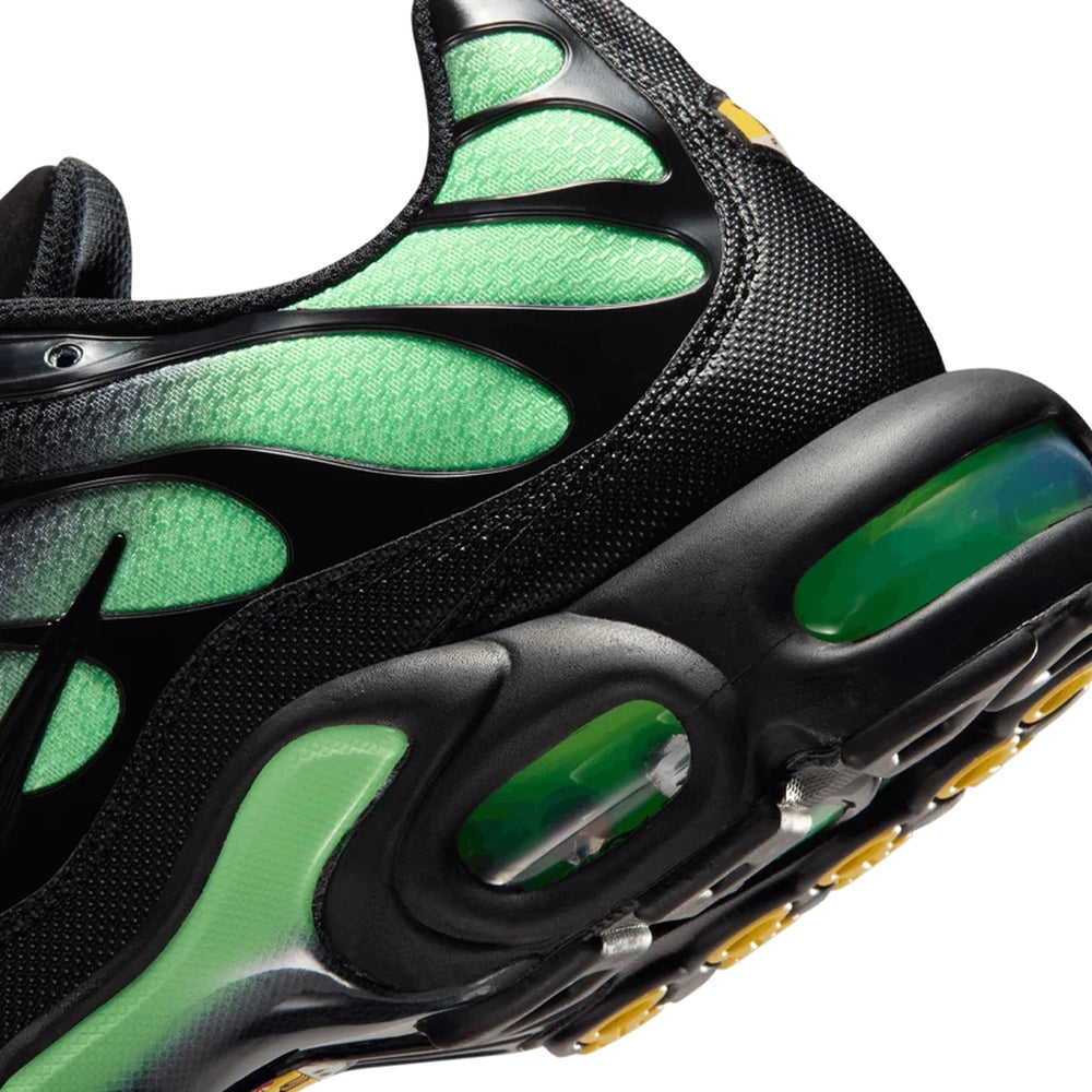 nike_air_max_plus_black_illusion_green_6