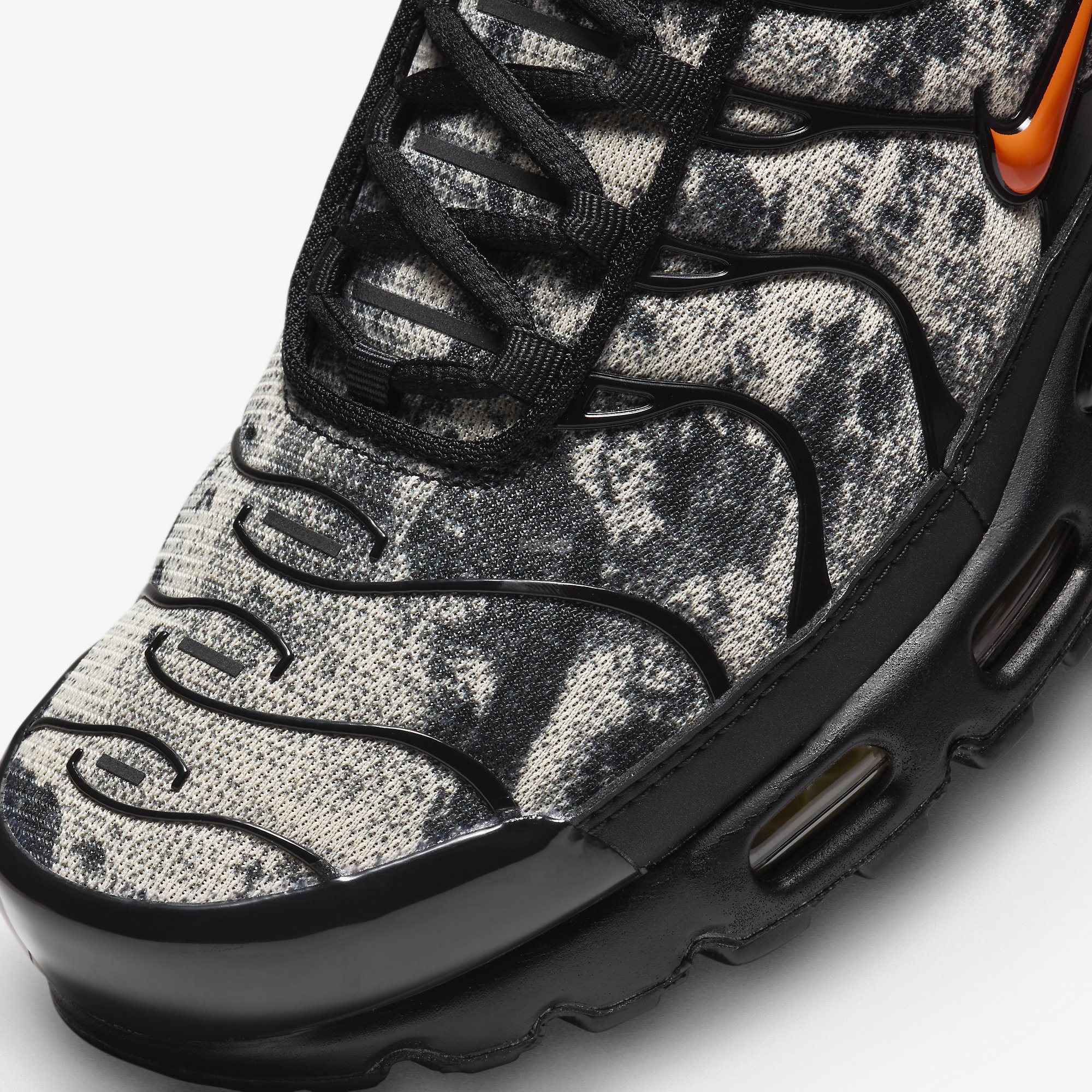 Nike-Air-Max-Plus-Camouflage-Black-Safety-Orange-2024